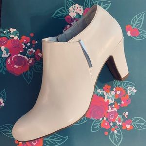 Cream white bootie